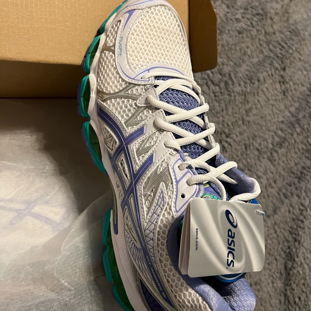 ASICS Nimbus 16 size 11 (2A width) - new - women’s